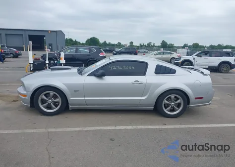 2005 Ford Mustang Gt Deluxe/Gt Premium из США, поврежденный, VIN 1ZVFT82H955205830